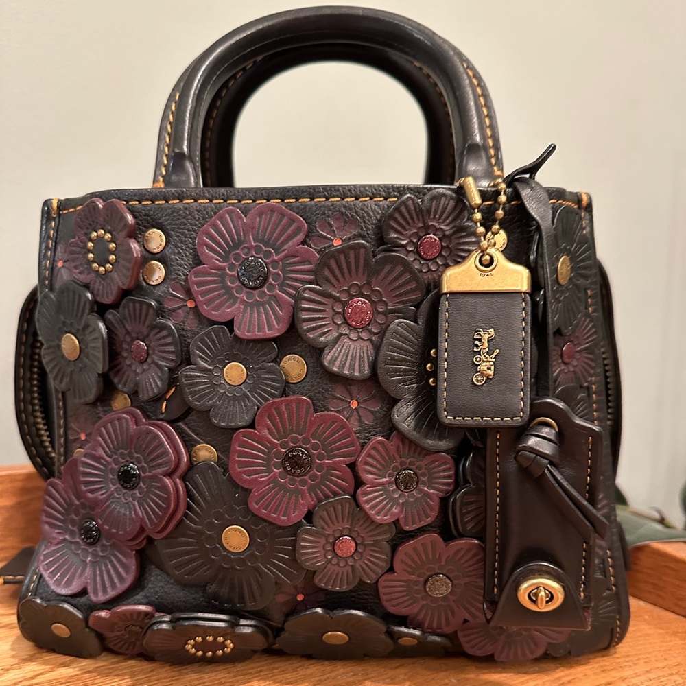 Coach Tea Rose Rogue 25